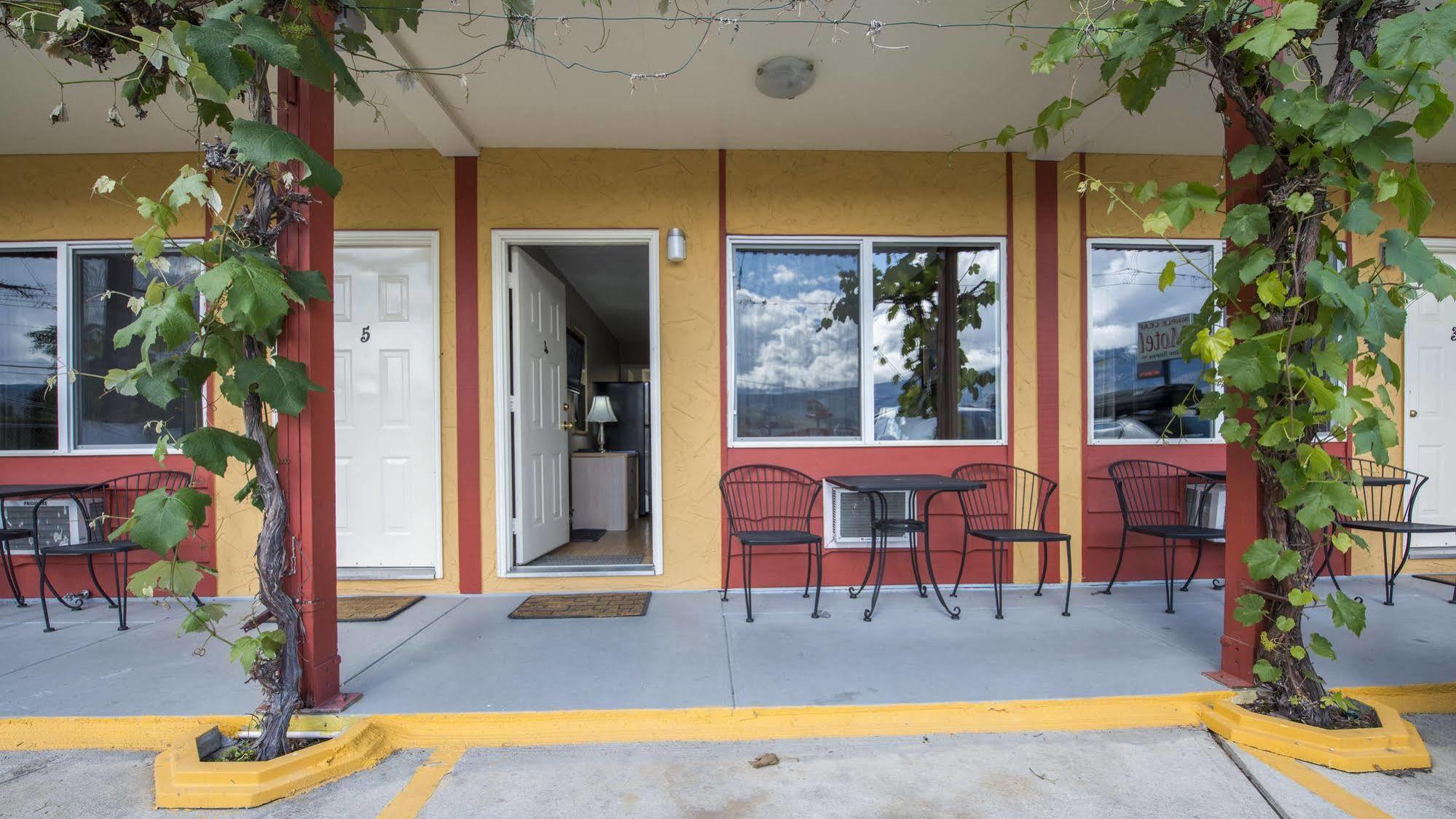 Maple Leaf Motel Inn Towne Osoyoos Exterior foto
