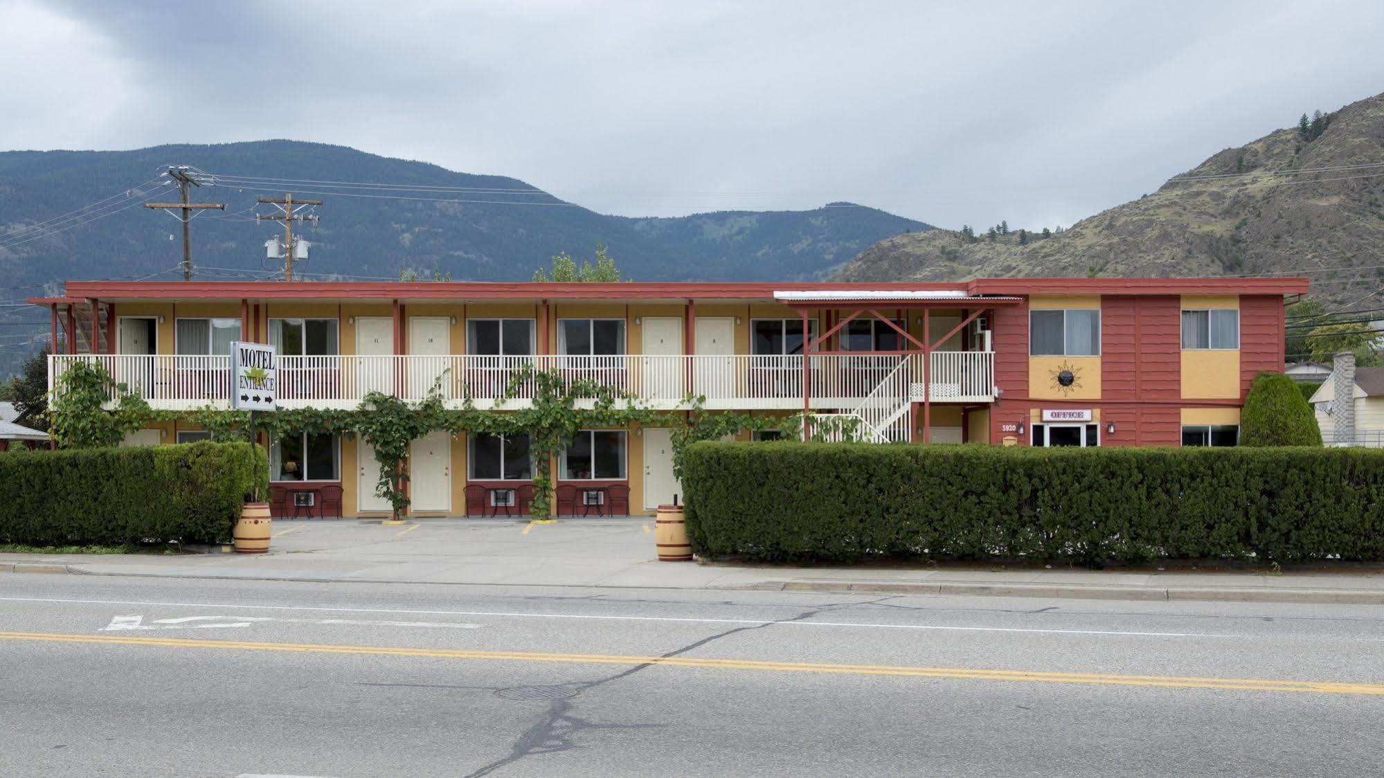 Maple Leaf Motel Inn Towne Osoyoos Exterior foto